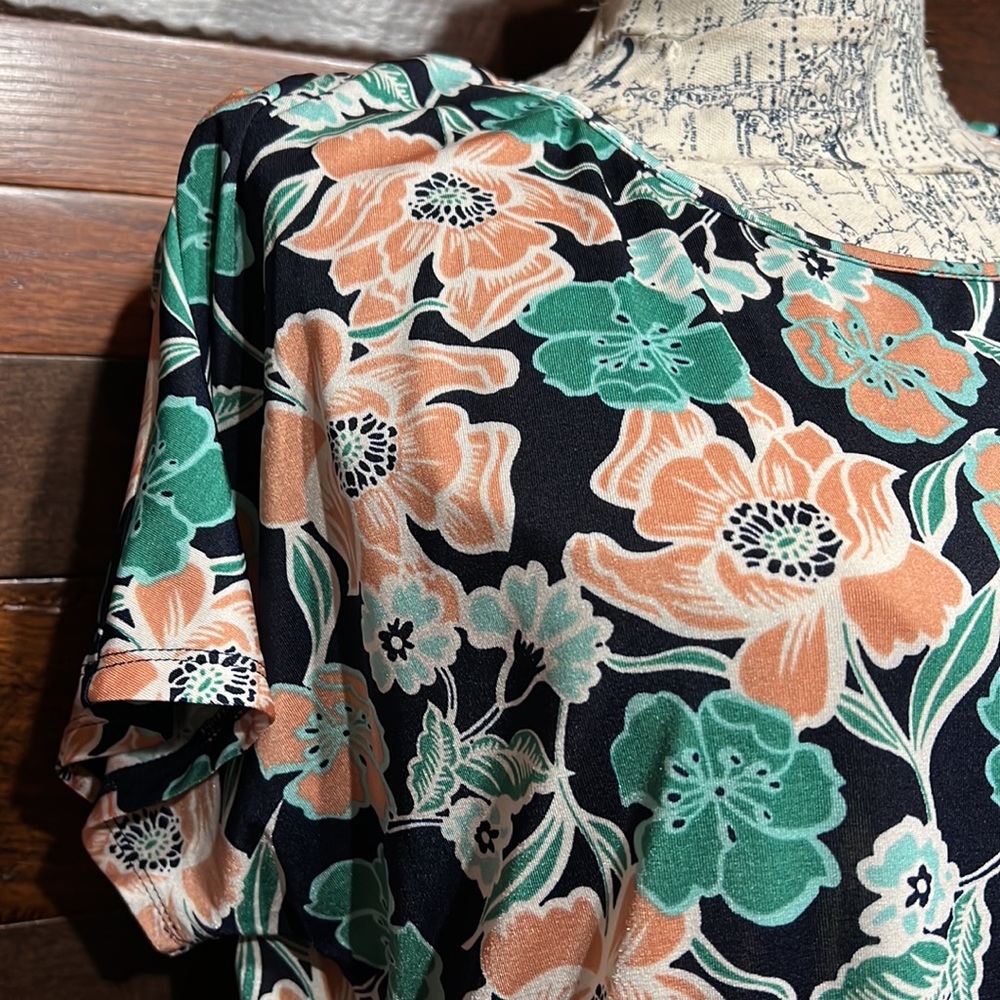 Jaclyn Smith Stretchy Scoop Neck Short Sleeve Metallic Floral Blouse Size XL - Picture 6 of 11